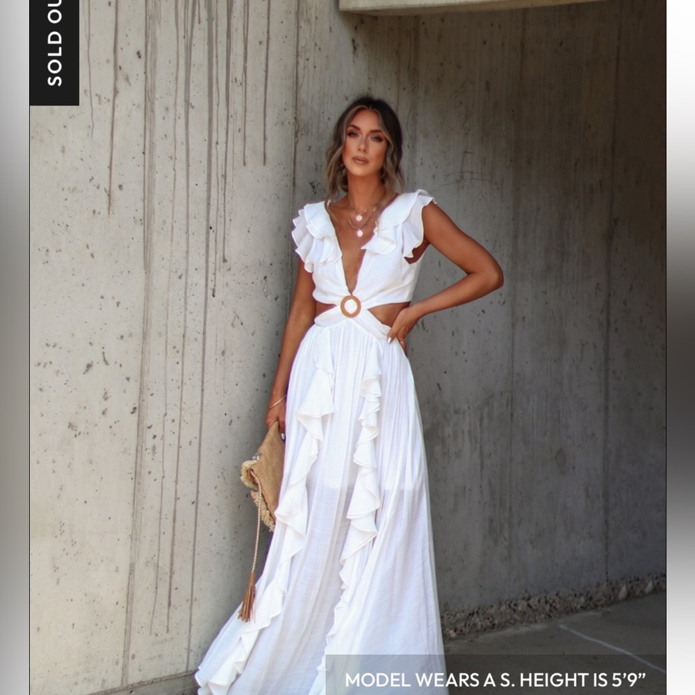 Vici Soleil Cutout Ruffle Maxi Dress BRAND NEW & SOLD OUT!! Perfect for bridal!🤍